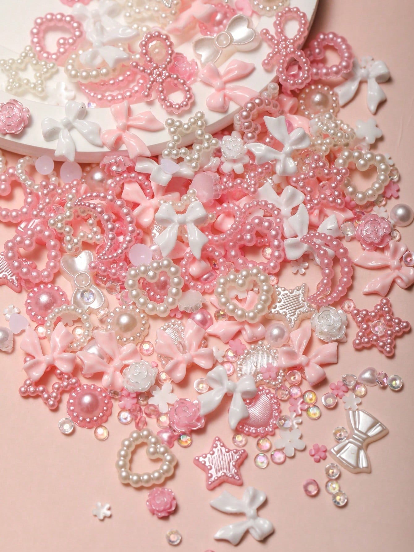 50Pcs 3D Kawaii Pink White Mixed Bow Flower Star Moon Multi-Model Mixed Rambom Resin Nail Art Pendant Y2K Cartoon Faux Pearl Pink White Heart Shape Mini Round Nail Rhinestone Ornament Diy Accessories Supplies Nail Charms Nail Gems Nails