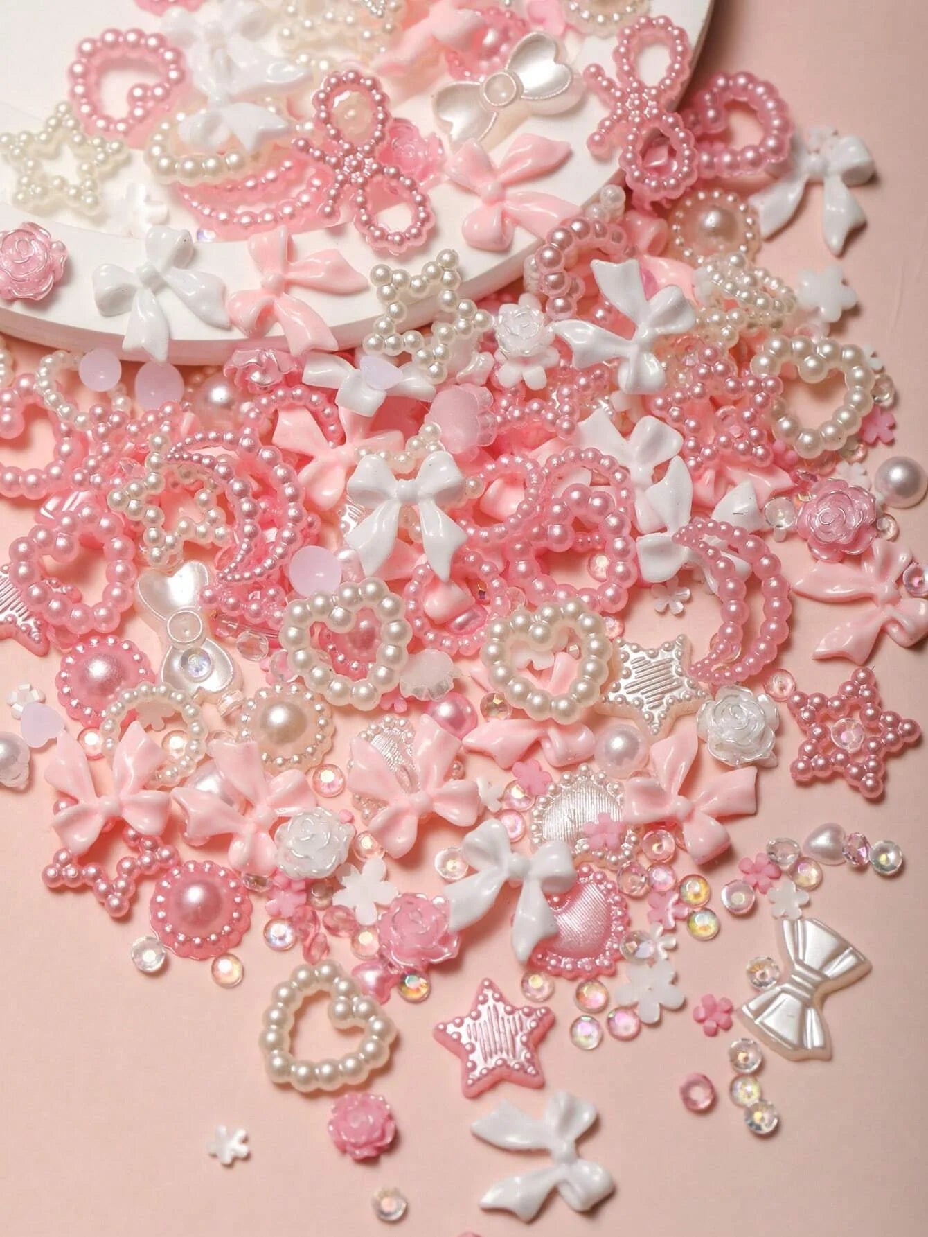 50Pcs 3D Kawaii Pink White Mixed Bow Flower Star Moon Multi-Model Mixed Rambom Resin Nail Art Pendant Y2K Cartoon Faux Pearl Pink White Heart Shape Mini Round Nail Rhinestone Ornament Diy Accessories Supplies Nail Charms Nail Gems Nails