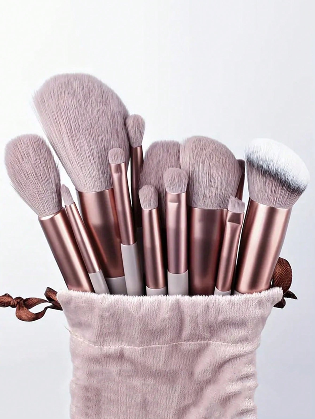 33pcs Makeup Tools Set Including:13PCS Makeup Brush Set+4PCS Makeup Sponges+4PCS Mini Makeup Sponges+4PCS Triangle Powder Puffs+4PCS Mini Air Cushion Powder Puffs+1pc Facial Cleansing Sponges+1pc Hairband+2PCS Hand Bowl Strap Makeup Brush Random Color,Bru