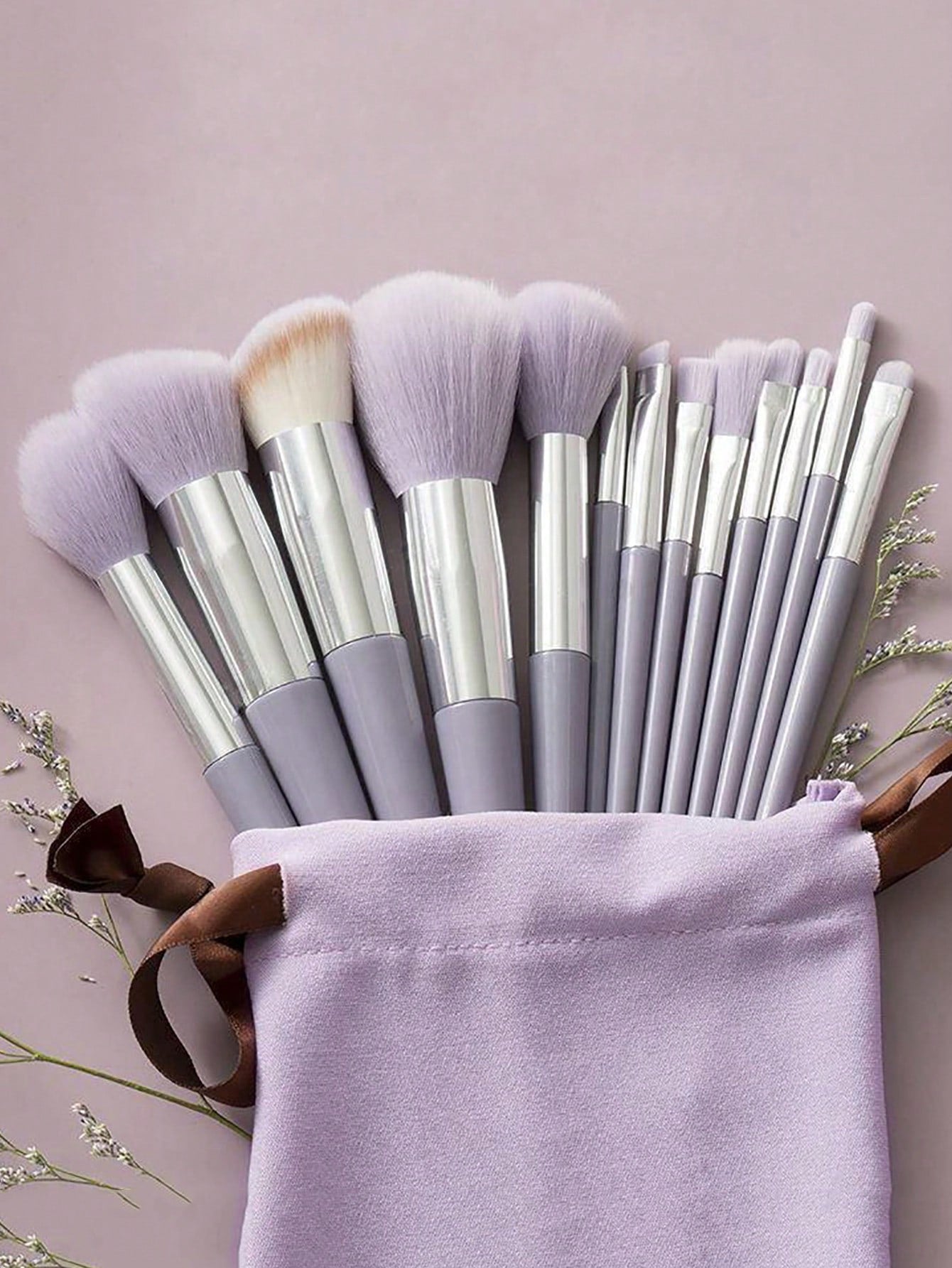 33pcs Makeup Tools Set Including:13PCS Makeup Brush Set+4PCS Makeup Sponges+4PCS Mini Makeup Sponges+4PCS Triangle Powder Puffs+4PCS Mini Air Cushion Powder Puffs+1pc Facial Cleansing Sponges+1pc Hairband+2PCS Hand Bowl Strap Makeup Brush Random Color,Bru