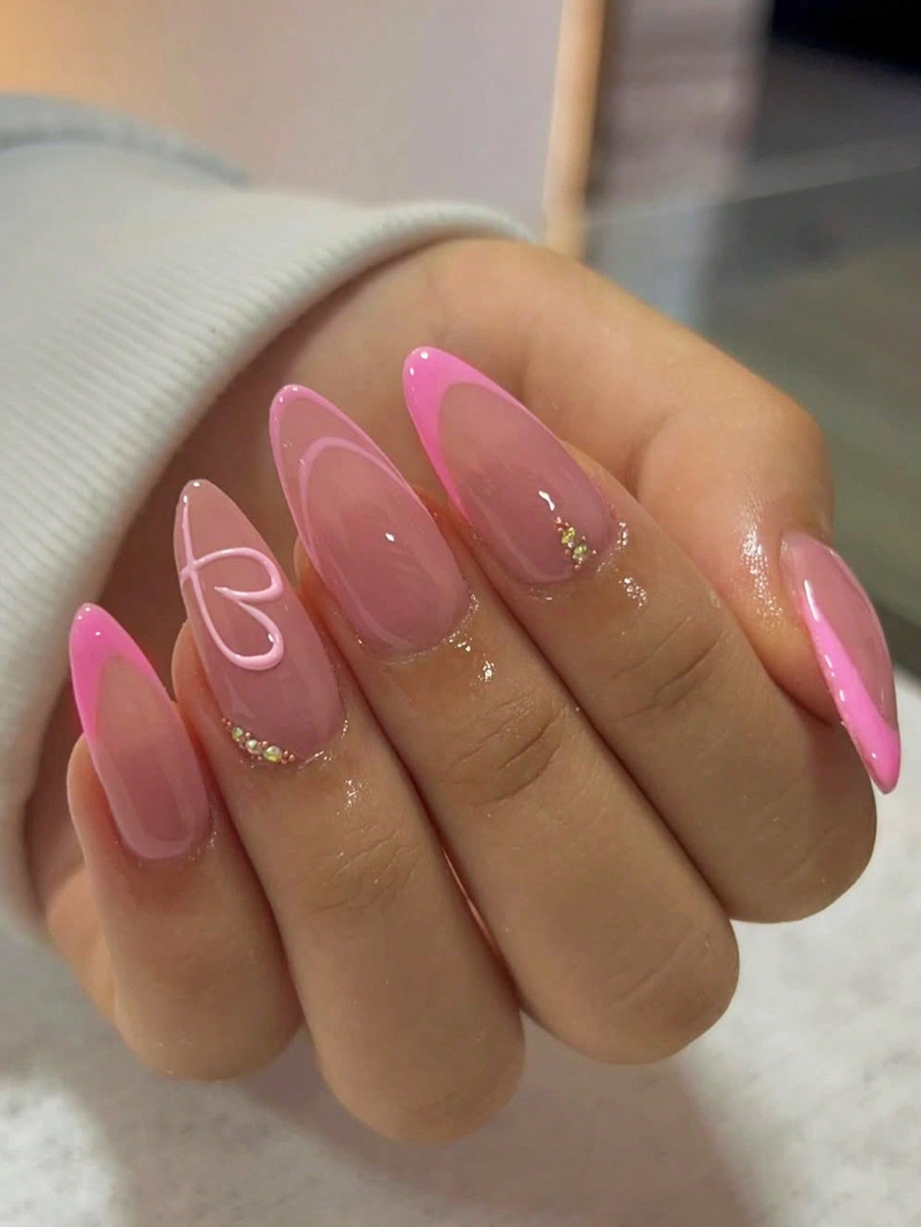 24pcs Medium Almond Shaped Press-On Nails, Romantic Pink Heart & Rhinestone Decor Artificial Nails, Create Romantic Style, Valentine's Day Manicure Gift