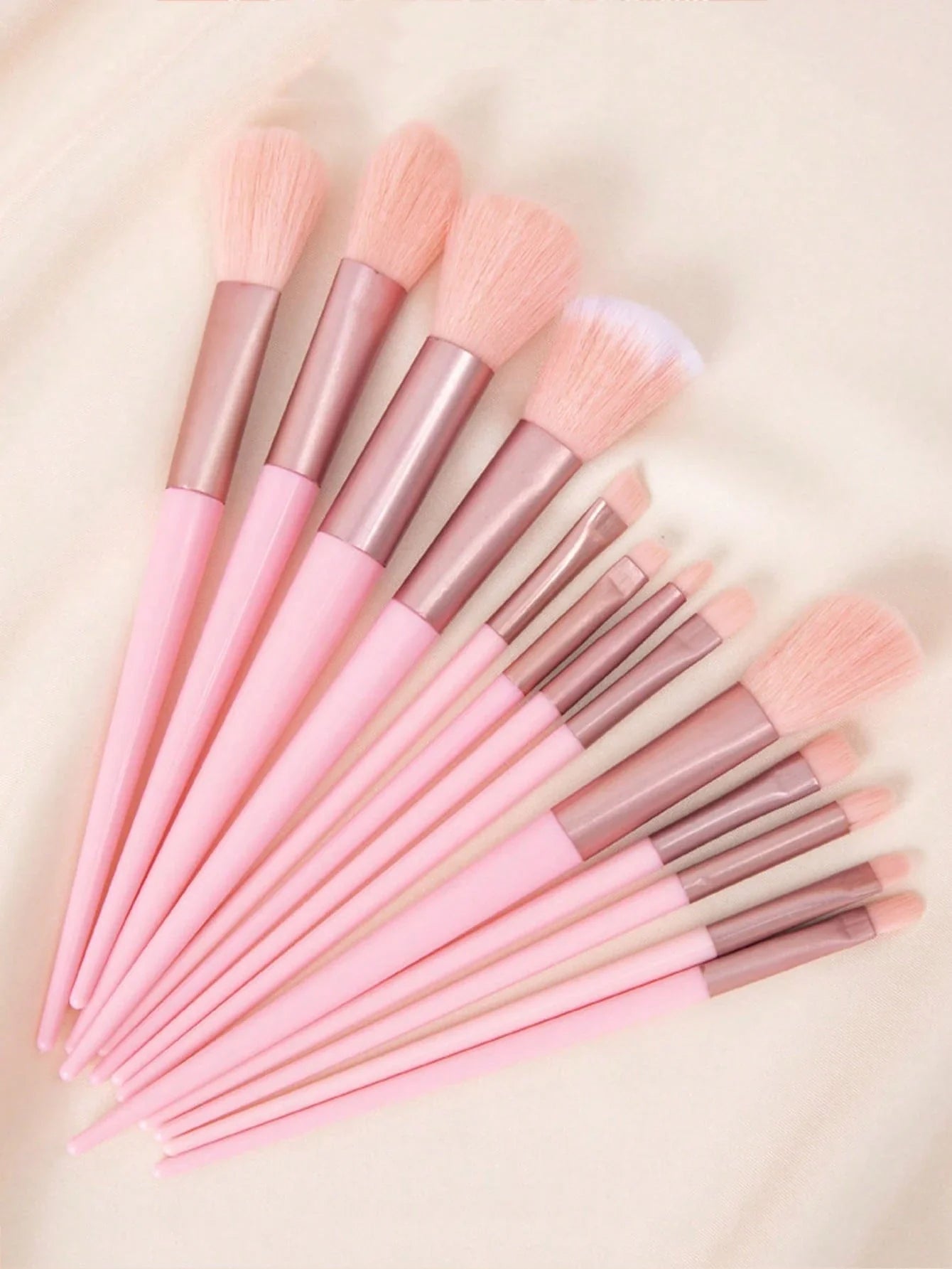 33pcs Makeup Tools Set Including:13PCS Makeup Brush Set+4PCS Makeup Sponges+4PCS Mini Makeup Sponges+4PCS Triangle Powder Puffs+4PCS Mini Air Cushion Powder Puffs+1pc Facial Cleansing Sponges+1pc Hairband+2PCS Hand Bowl Strap Makeup Brush Random Color,Bru