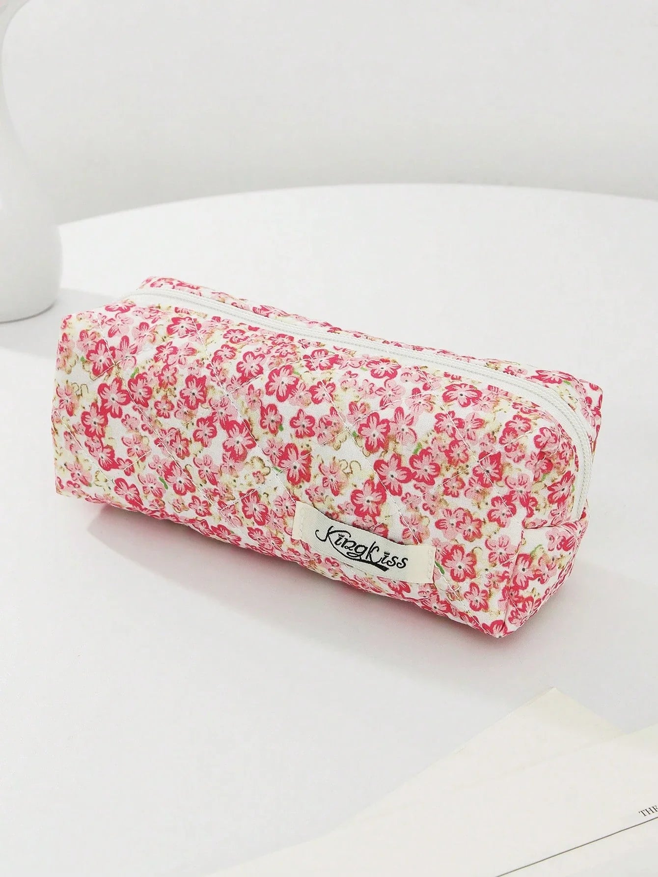 1 PC Pink Floral Quilted Portable Back To School Make Up Bag, Fashionable And Casual Large Capacity Portable Zipper Makeup Bags, Travel And Vacation Essentials Cosmetic Bags For Sanitary Napkins, Pouch Pads, Wired Earphones, Headphones, Charger, Lipsticks