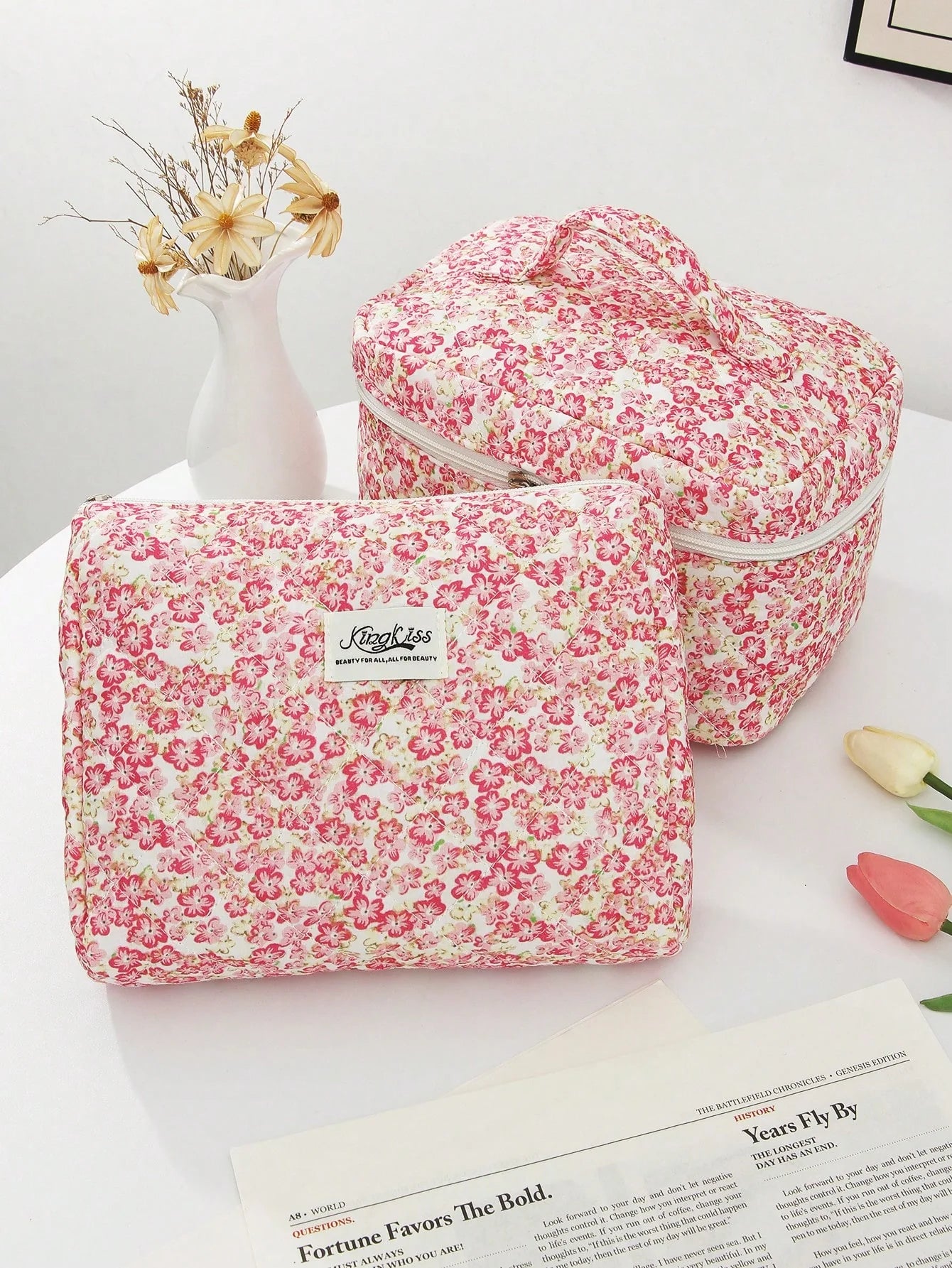 1 PC Pink Floral Quilted Portable Back To School Make Up Bag, Fashionable And Casual Large Capacity Portable Zipper Makeup Bags, Travel And Vacation Essentials Cosmetic Bags For Sanitary Napkins, Pouch Pads, Wired Earphones, Headphones, Charger, Lipsticks