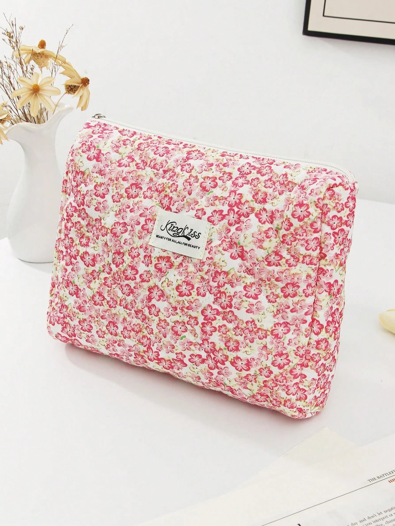 1 PC Pink Floral Quilted Portable Back To School Make Up Bag, Fashionable And Casual Large Capacity Portable Zipper Makeup Bags, Travel And Vacation Essentials Cosmetic Bags For Sanitary Napkins, Pouch Pads, Wired Earphones, Headphones, Charger, Lipsticks
