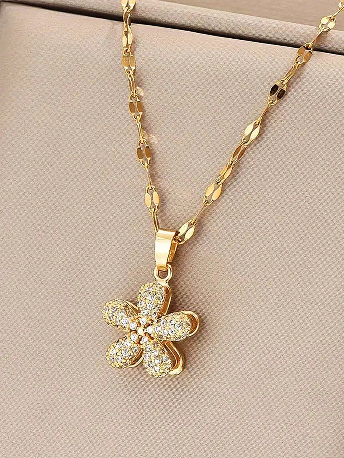 Plum Blossom Rotatable Fashion Necklace