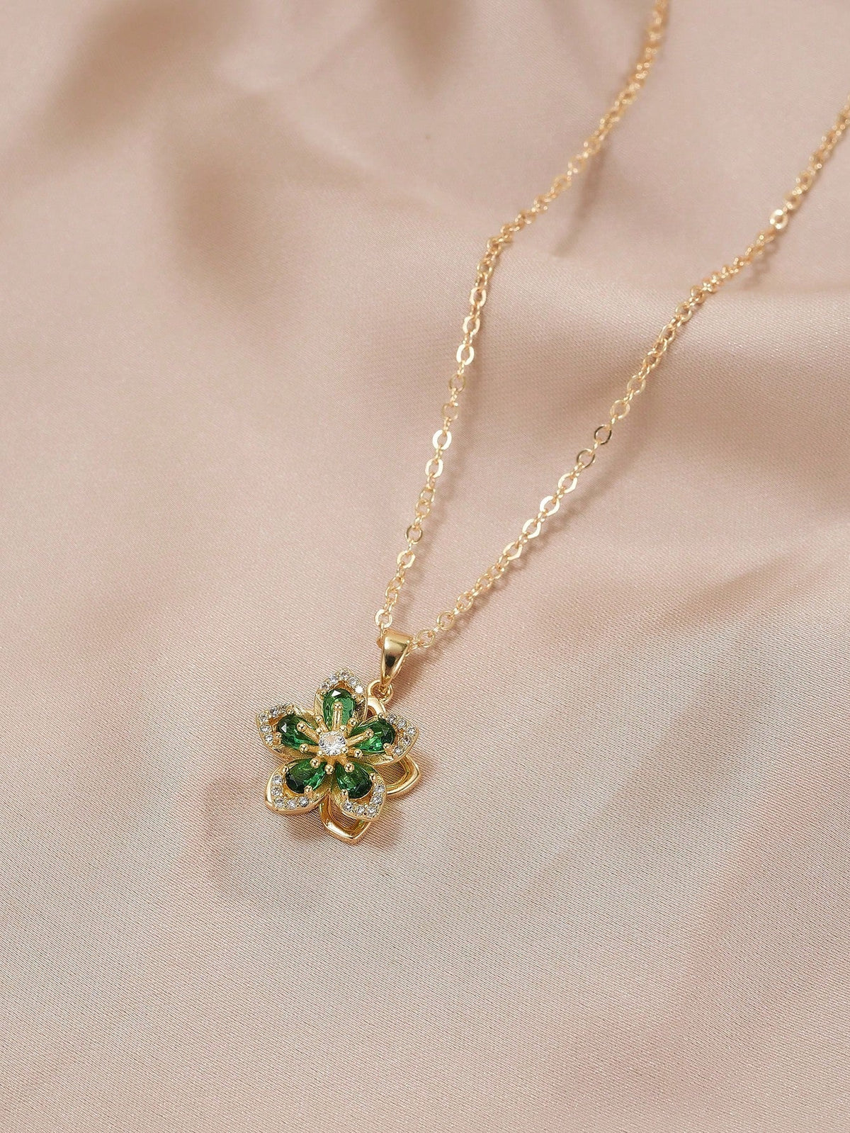 Plum Blossom Rotatable Fashion Necklace