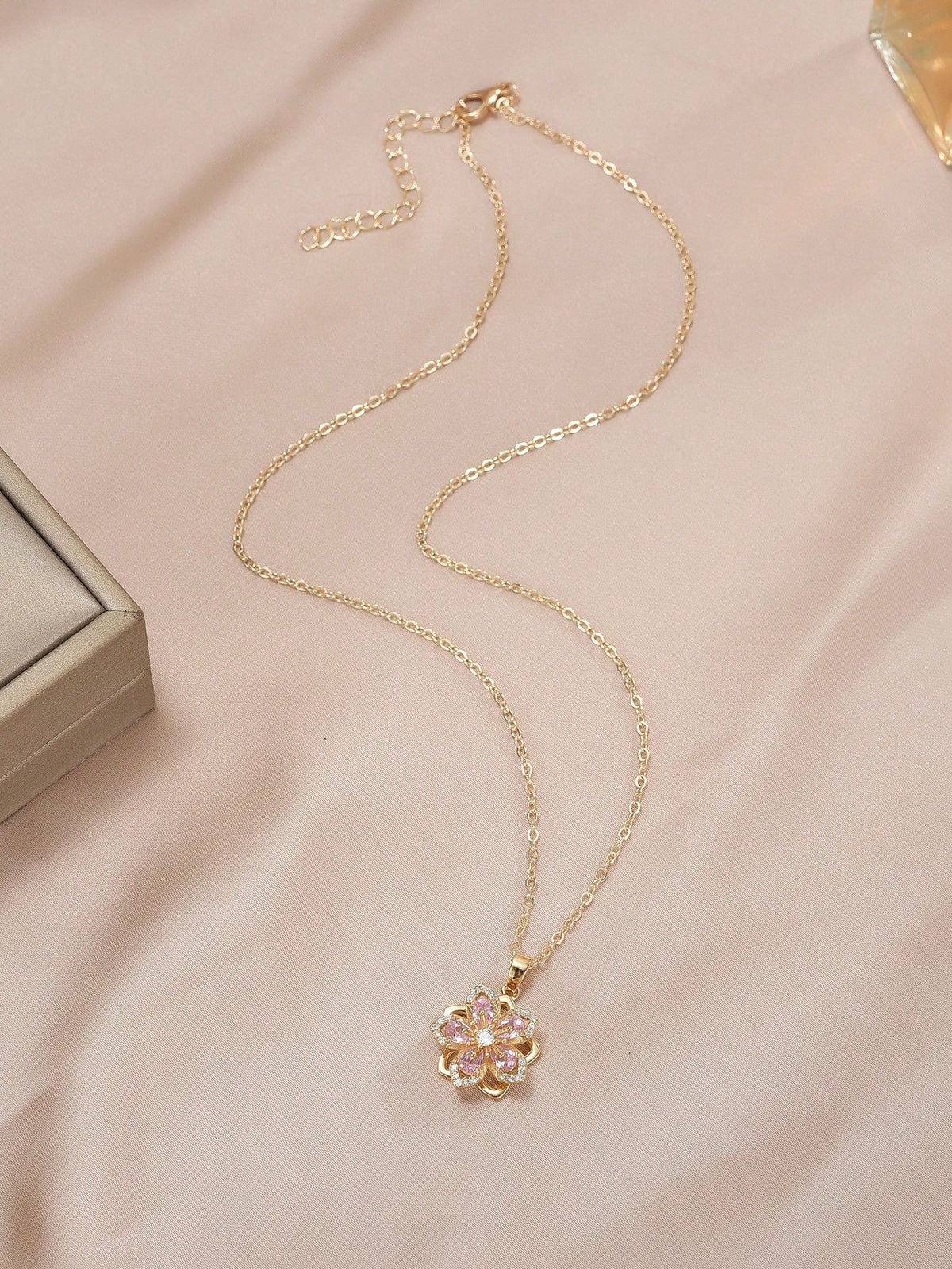 Plum Blossom Rotatable Fashion Necklace