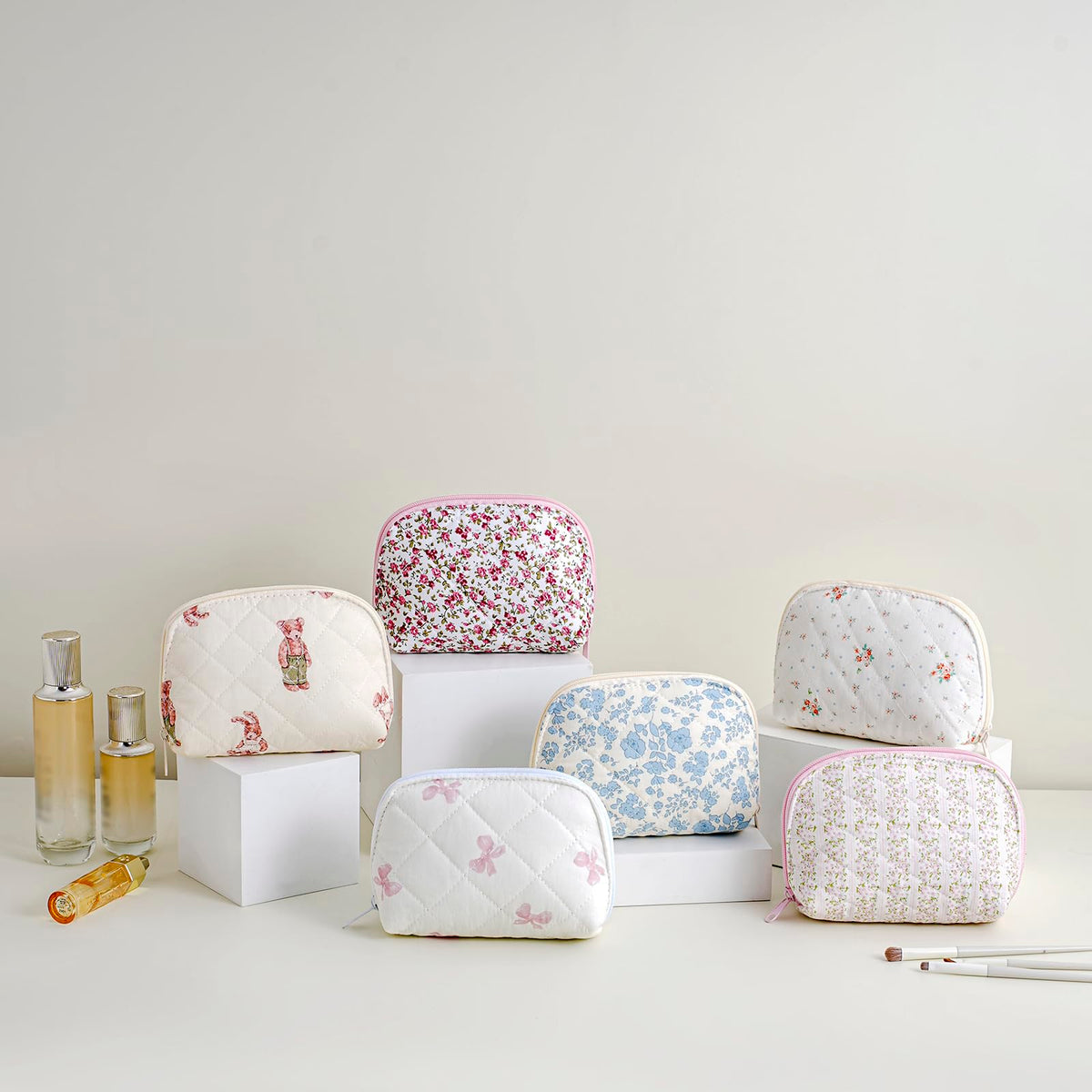 JOVAKIT Quilted Conch Shaped Makeup Bag Cosmetic Bag for Women, Floral Coquette Cotton Travel Makeup Case Toiletry Zipper Make Up Pouch, Travel Storage Organizer Stuff (Blue Floral)