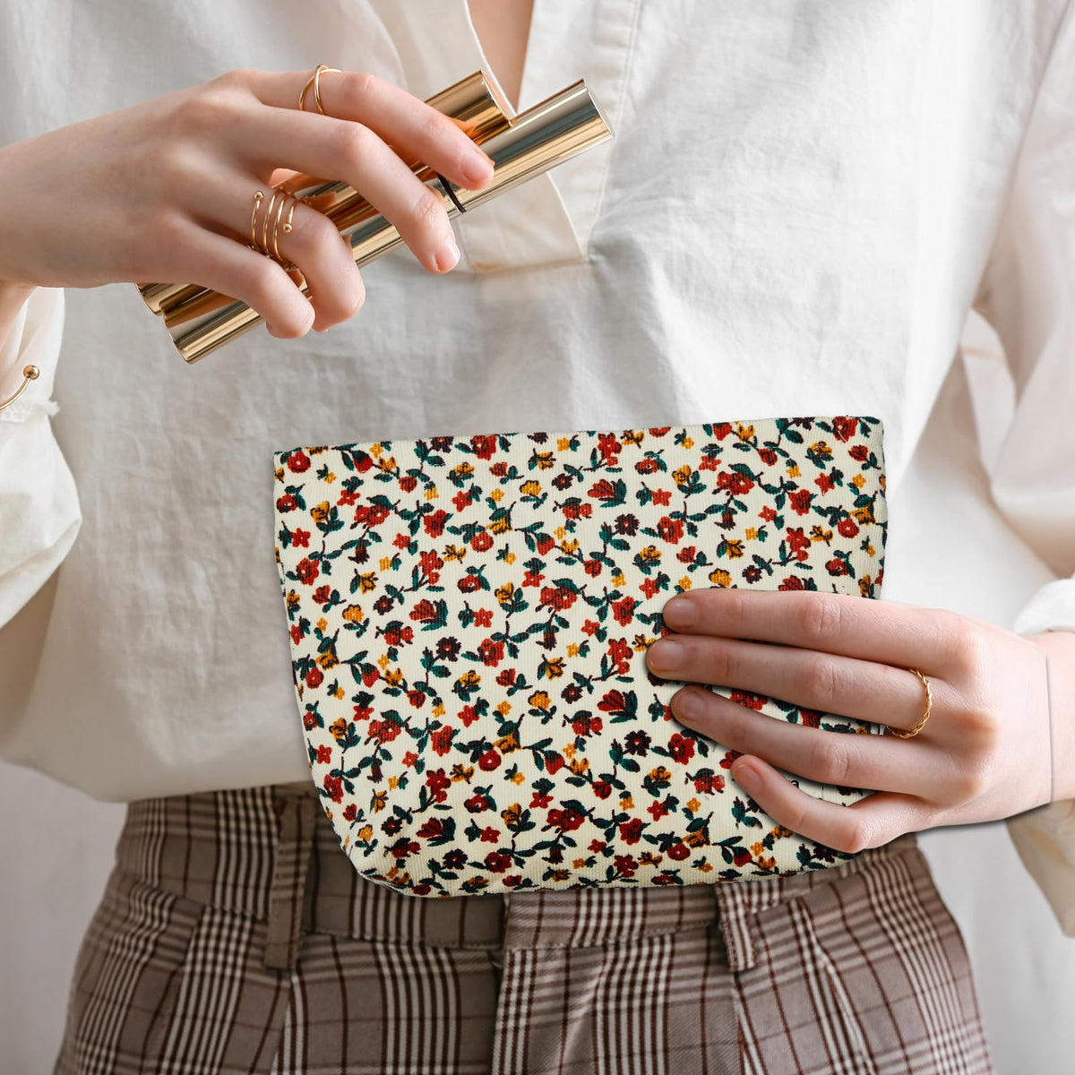 Sanwuta 4 Pcs Corduroy Cosmetic Bags Floral Makeup Bag Corduroy Cosmetic Pouch Flower Travel Toiletry Zipper Bag Large Capacity Aesthetic Purse Organizer Cute Handbags for Women, Girls Gifts, 4 Styles
